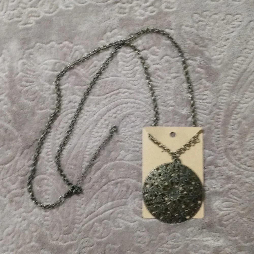Vintage Bronze Pendant Necklace - Picture 3 of 6